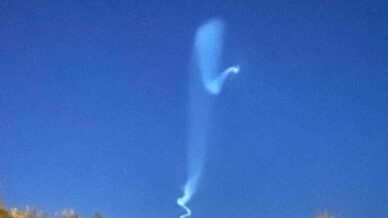 gokyuzundeki tanimlanamayan cisim merak uyandirdi o anlar kamerada Nk6dDRfN