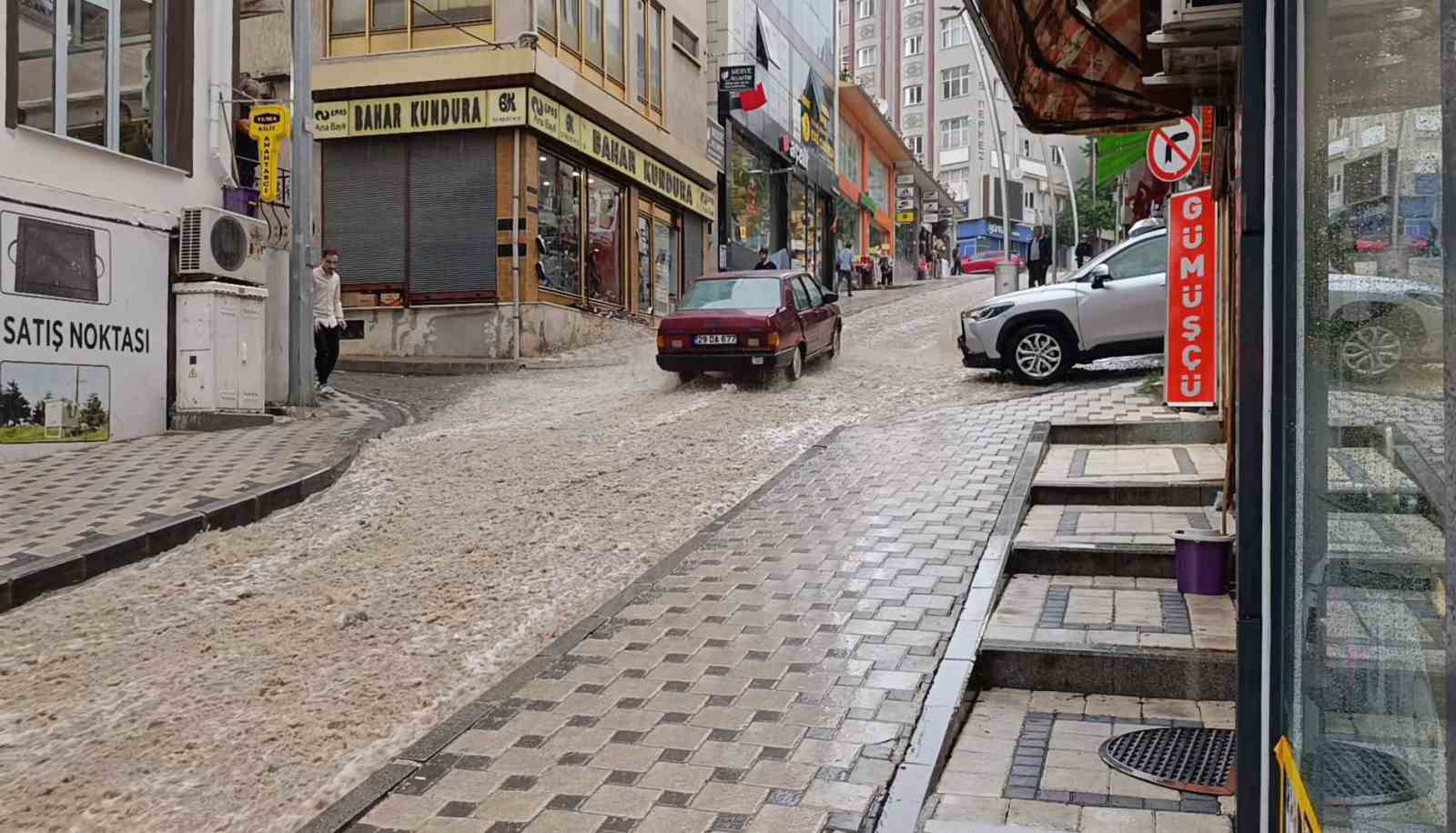 gumushanede 10 dakika suren saganak su baskinlarina neden oldu