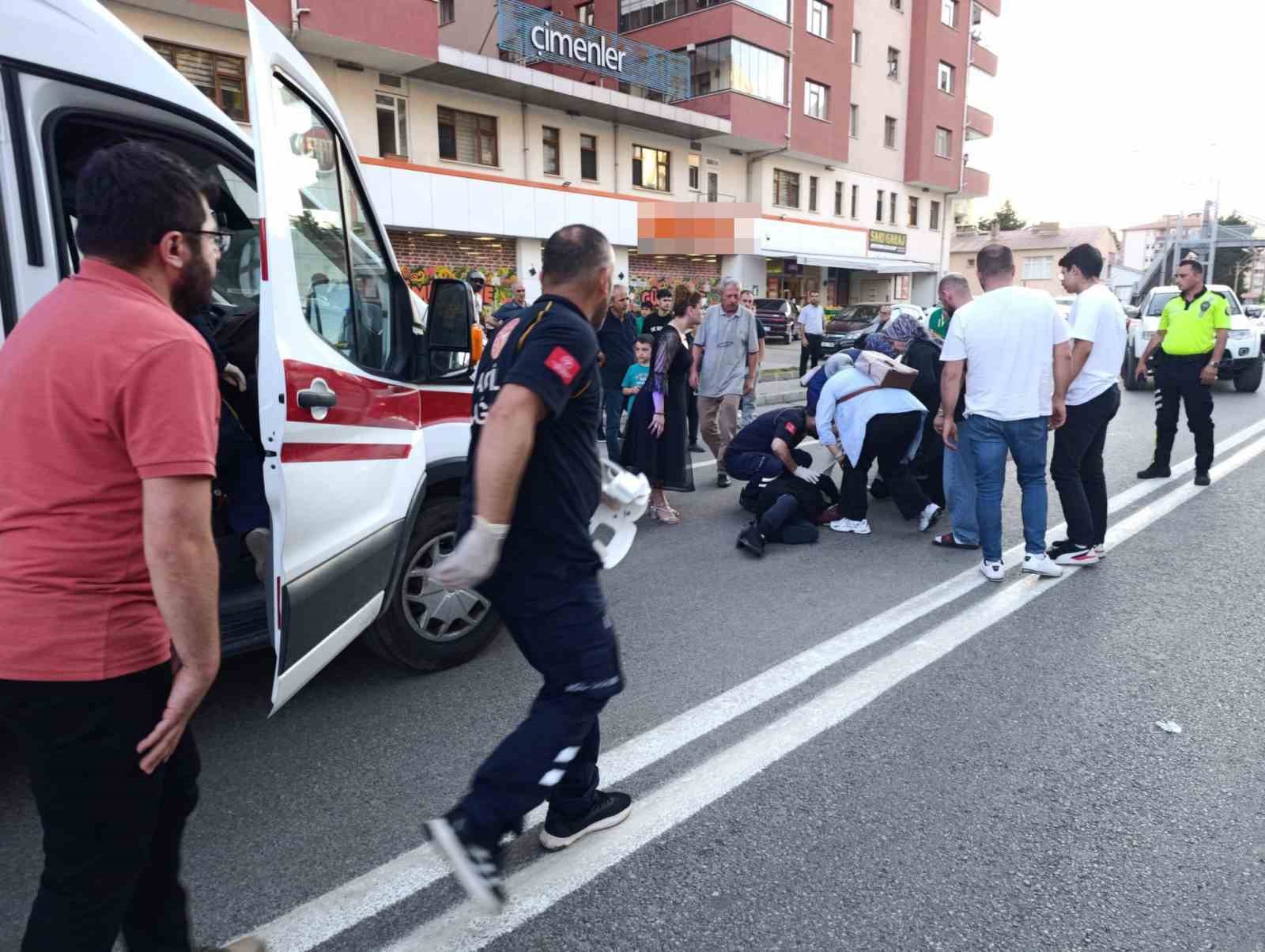 gumushanede kosarak karsiya gecen yasli kadina kamyonet carpti IgR2qGk6