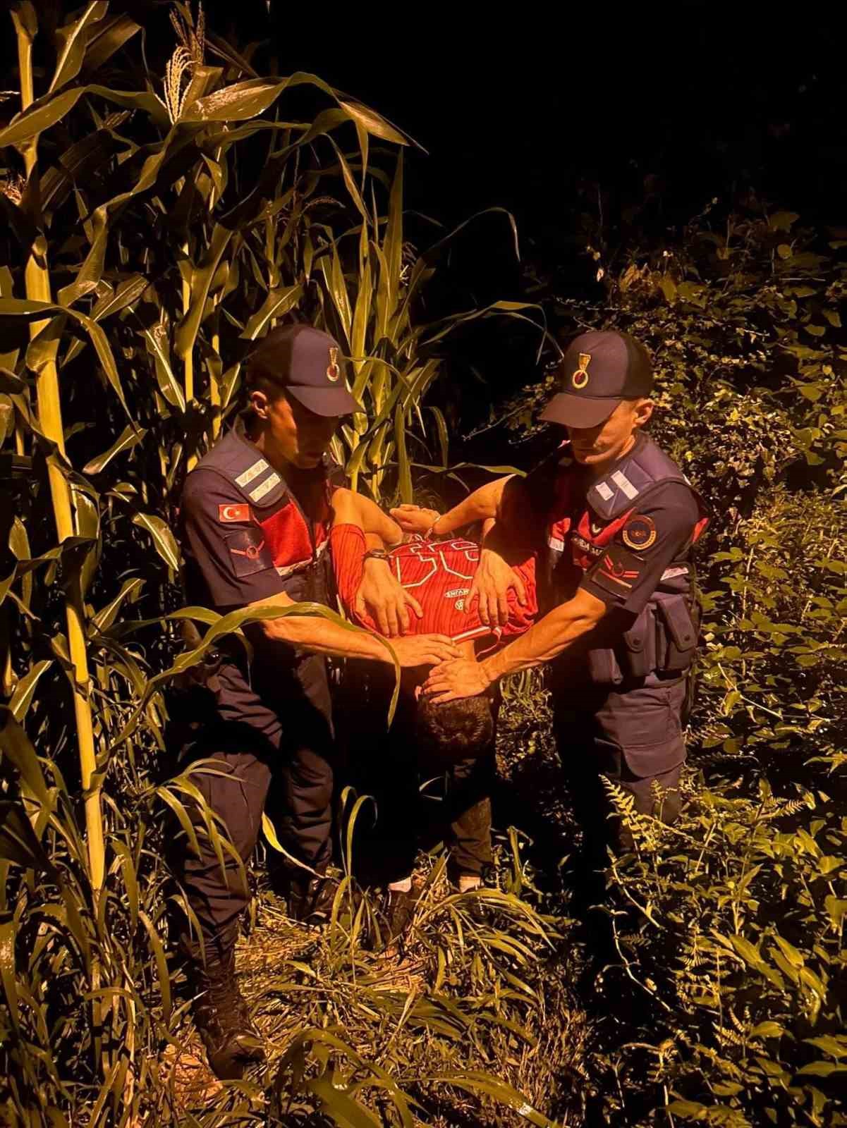 gurcistana kacmak isteyen firari sahis sinirda yakalandi AAPTgV5z