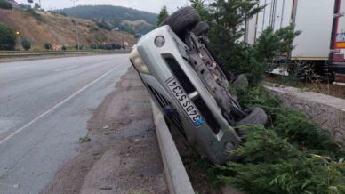 hurdaya donen aractaki 4 kisi emniyet kemeri sayesinde kazayi yara almadan atlatti k82VSYp5