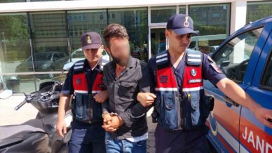 husumetlisini vurmak isterken yanindaki 2 kisiyi yaraladi ozur diledi fWHptHyW