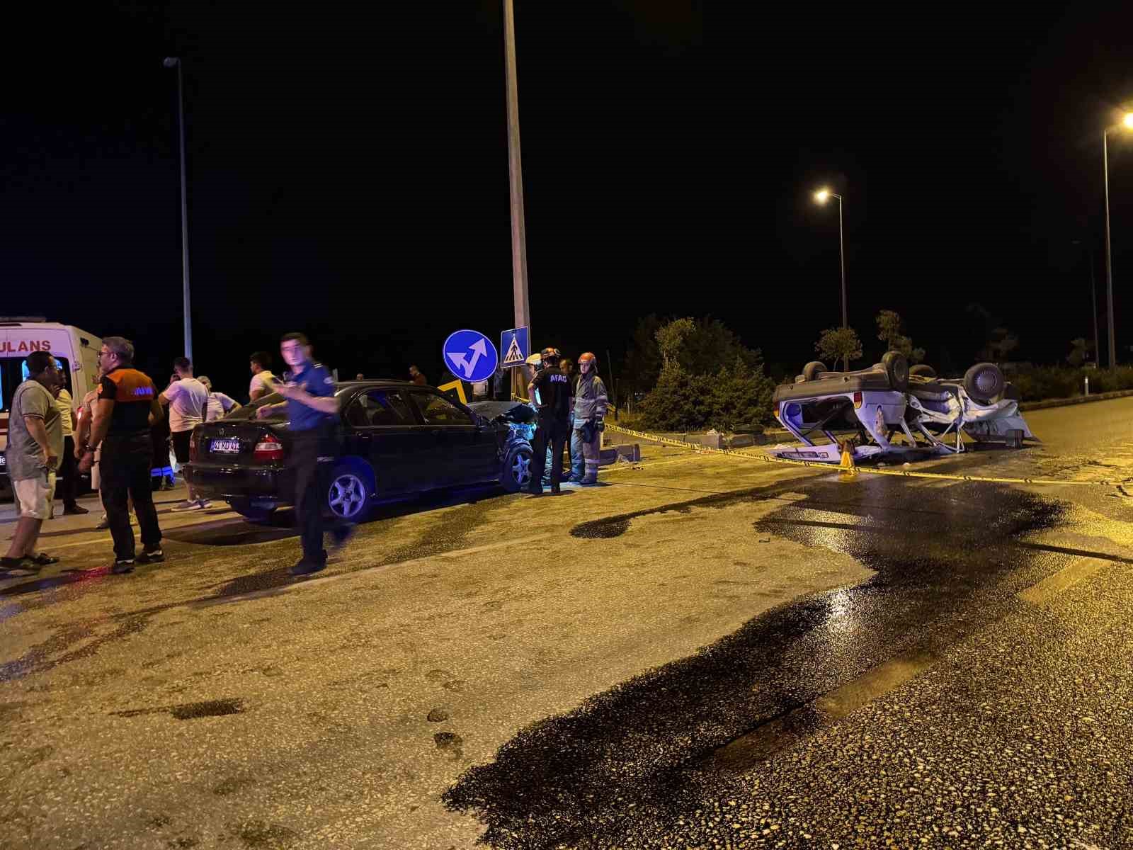 iki otomobilin carpistigi kazada 2si agir 7 kisi yaralandi GvWJXfM9