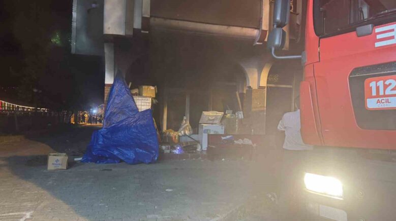 is yerinde yangin panigi dumanlar apartmani sardi AmTFdKZi