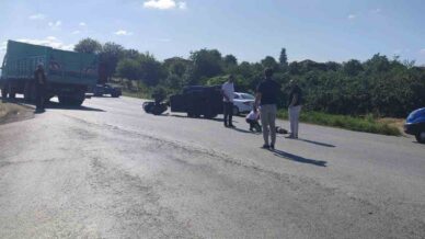 kamyon ile carpisan tarim aracinin surucusu hayatini kaybetti GuLcmGTw