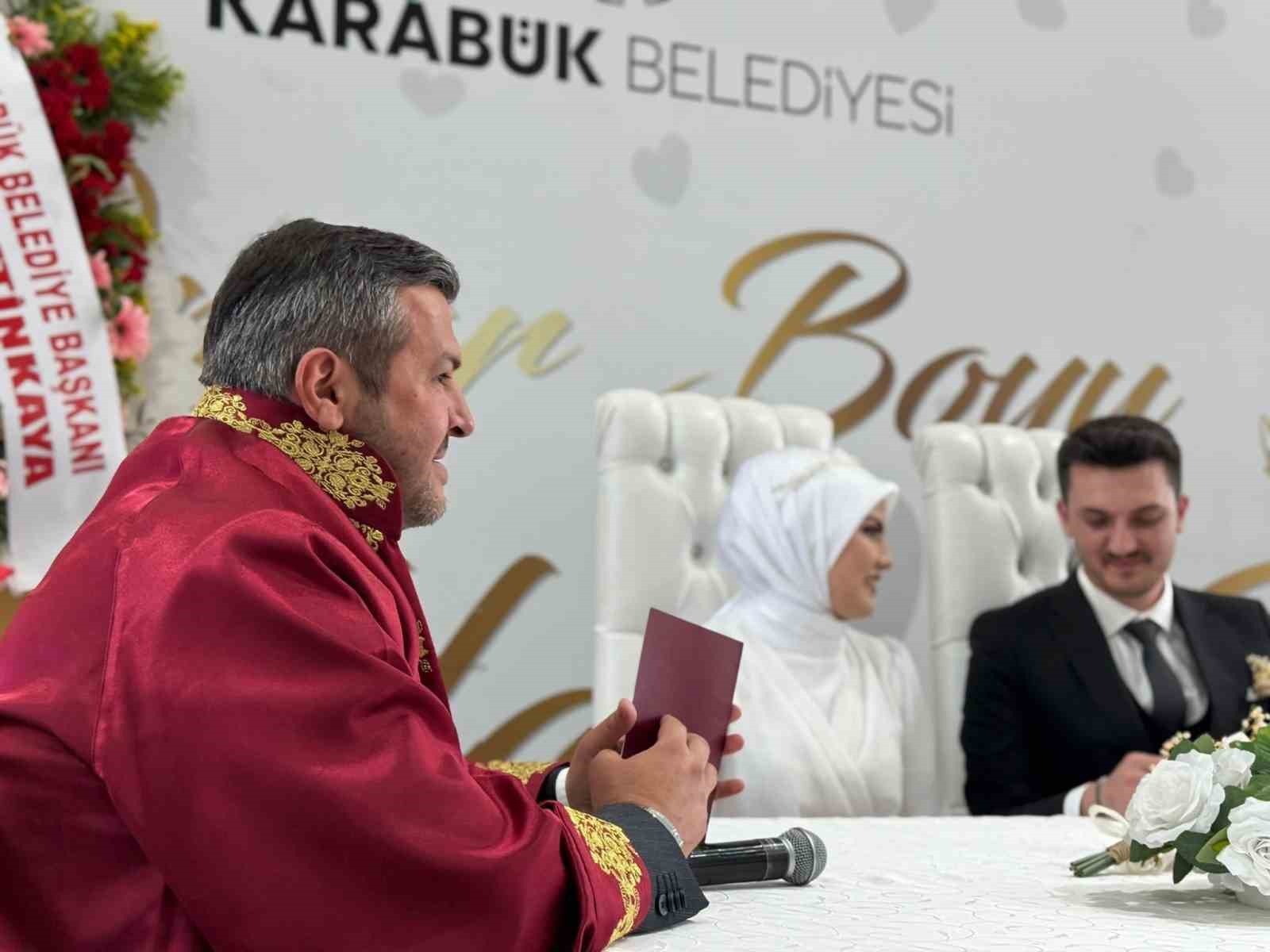 karabuk belediyesi evlilige adim atan genclere destegini surduruyor Gz1SmZw2