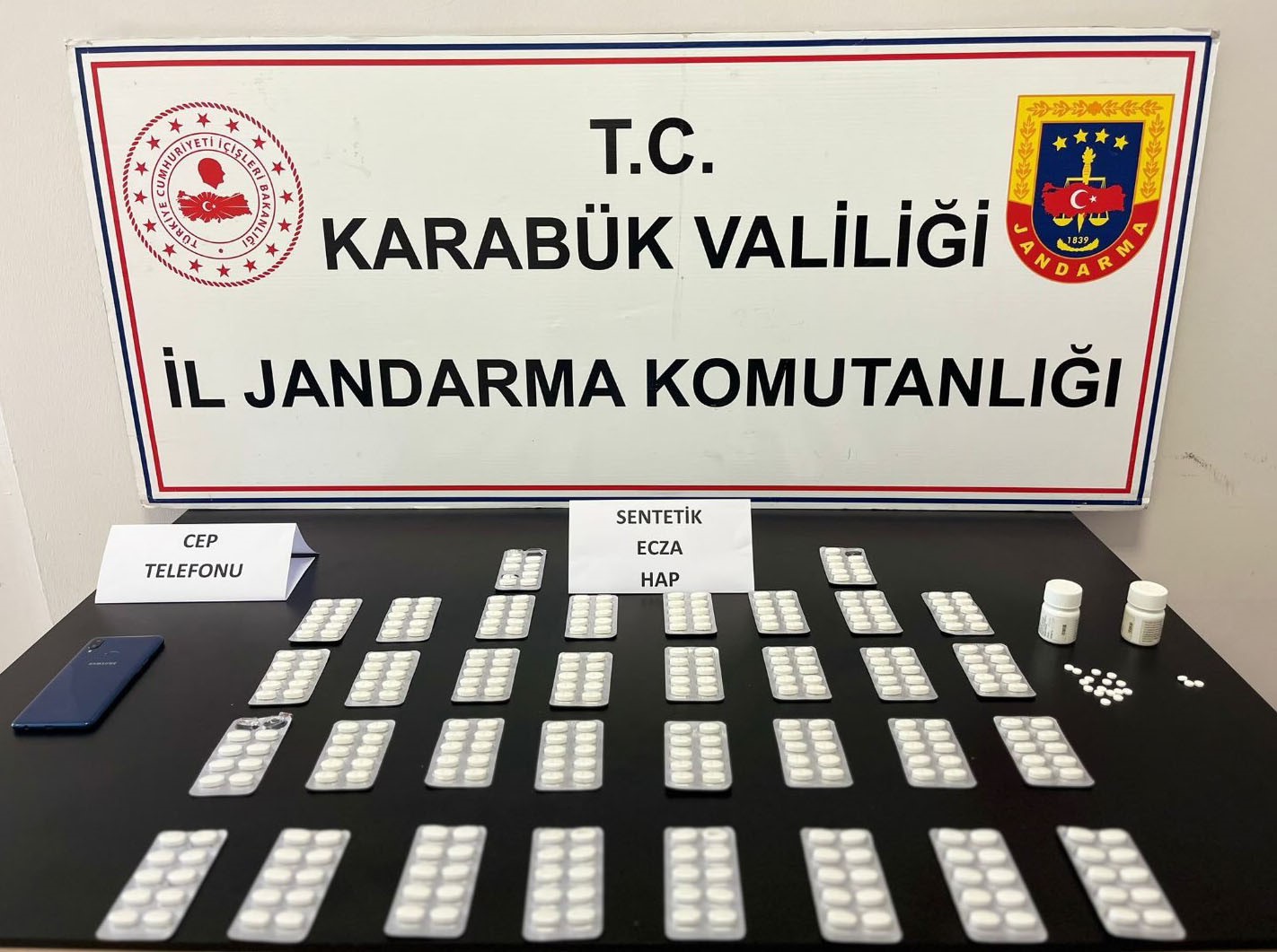 karabukte 353 sentetik ecza hap ele gecirildi lsCRgEsk