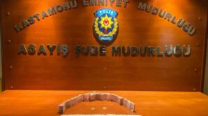 karabukte dolandirdi kastamonuda paralari yurtdisina gondermeye calisirken yakalandi BTX3zE5r