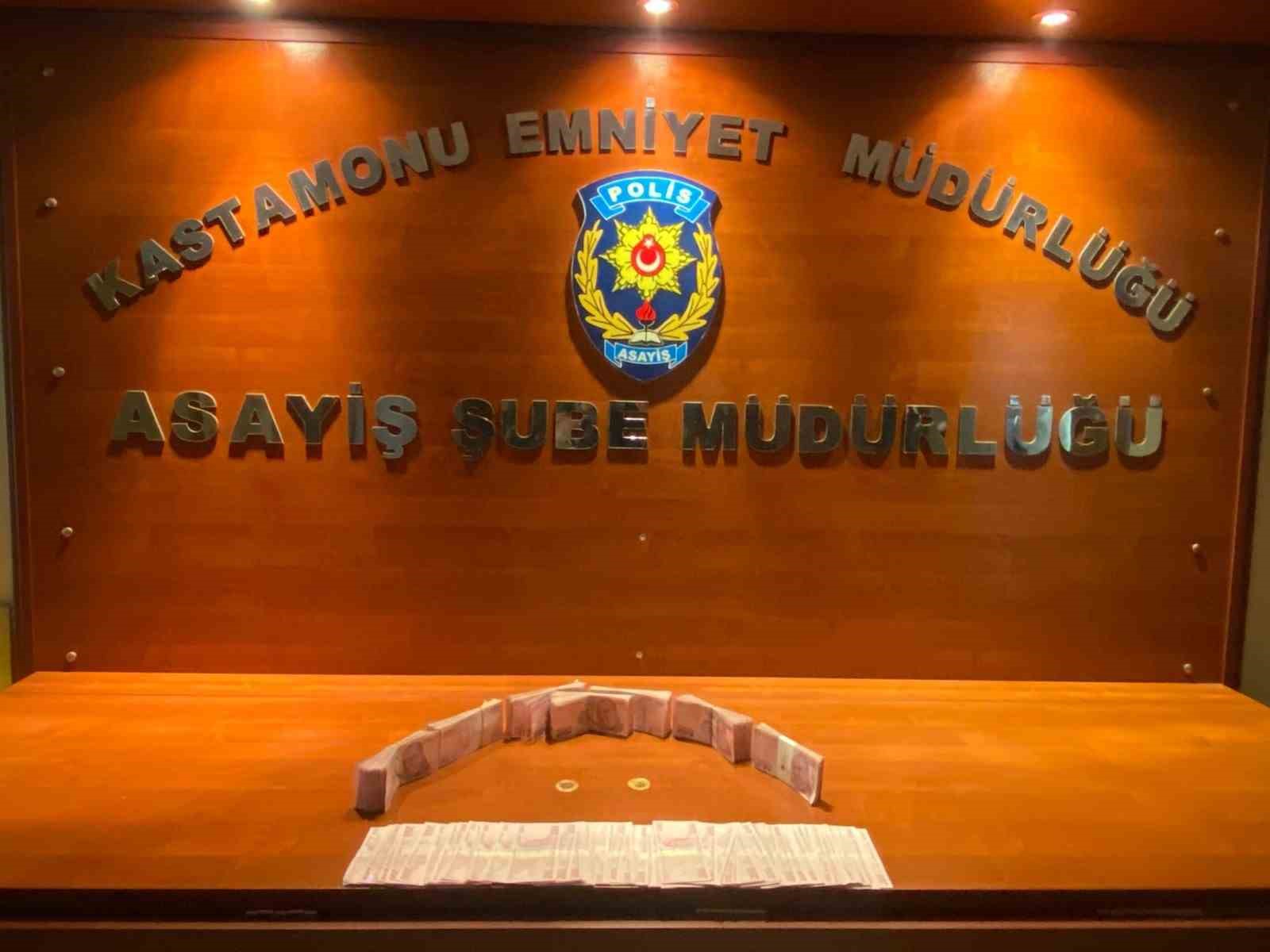 karabukte dolandirdi kastamonuda paralari yurtdisina gondermeye calisirken yakalandi BTX3zE5r
