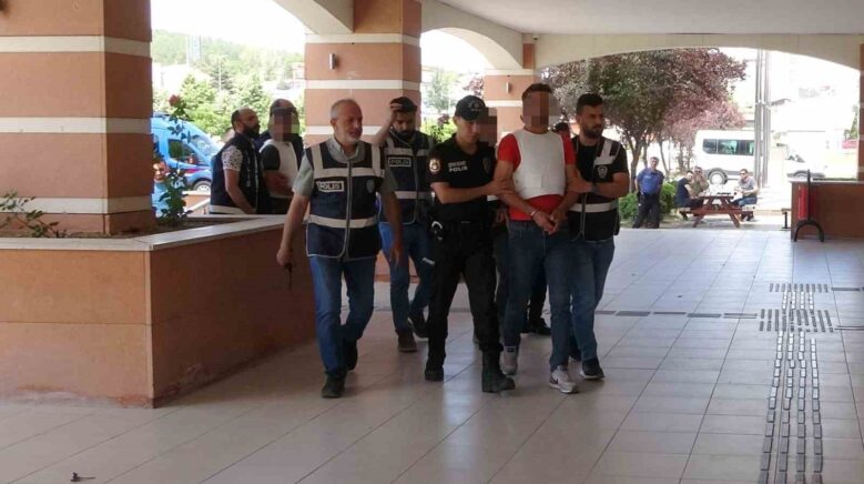 kardesin oldugu abisinin de yaralandigi kavgayla ilgili yargilamaya devam edildi MKTT9Bwh