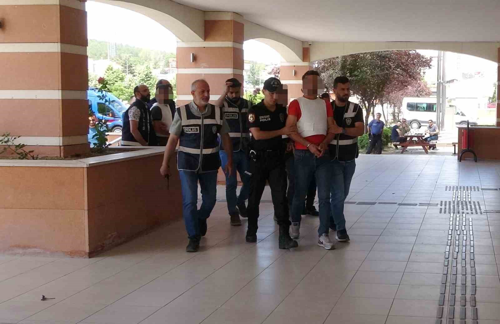 kardesin oldugu abisinin de yaralandigi kavgayla ilgili yargilamaya devam edildi MKTT9Bwh