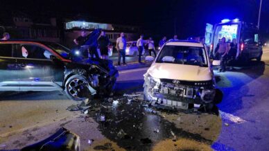 karsi seride gecen cip baska bir cipe carpti 5 yarali AKhSiN1d