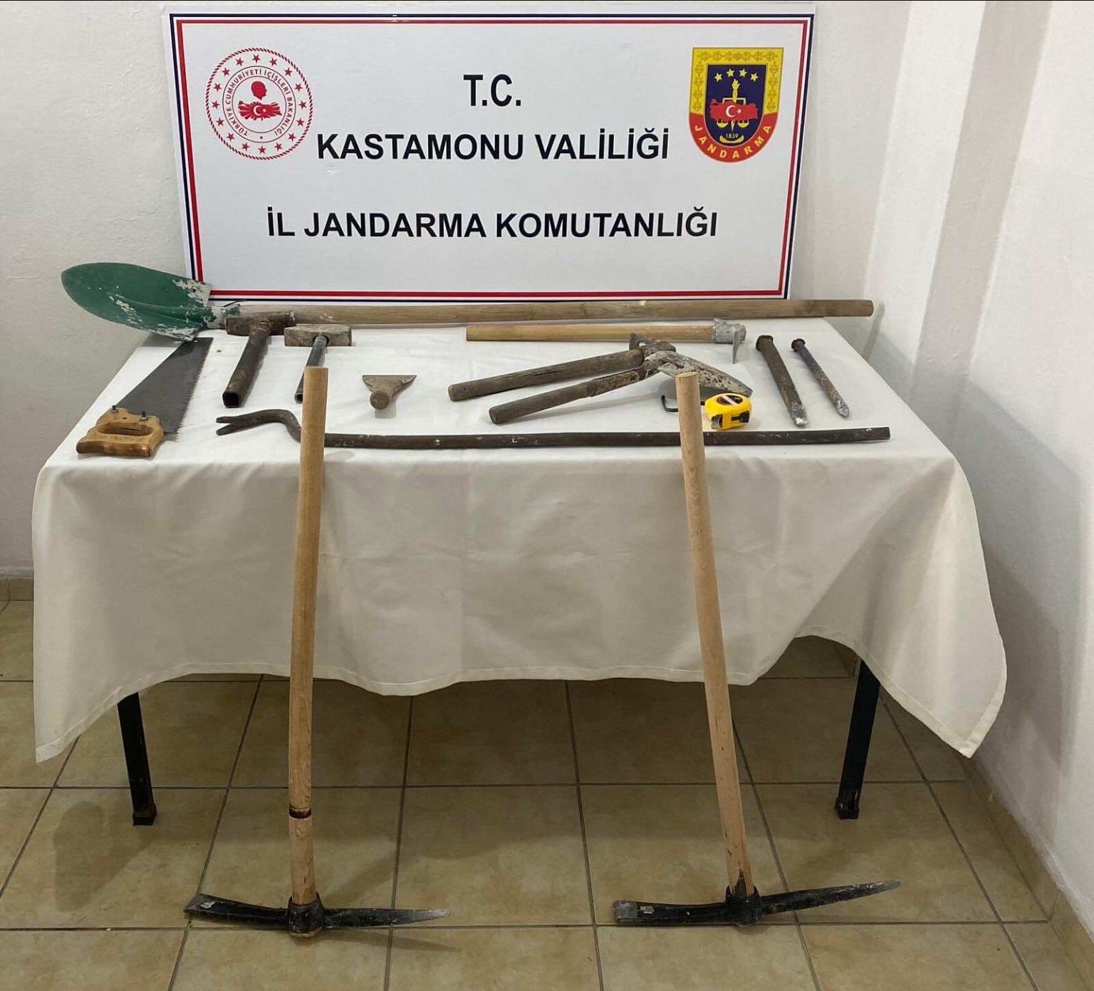 kastamonuda define avcilarina suc ustu baskin aaym2R6Z