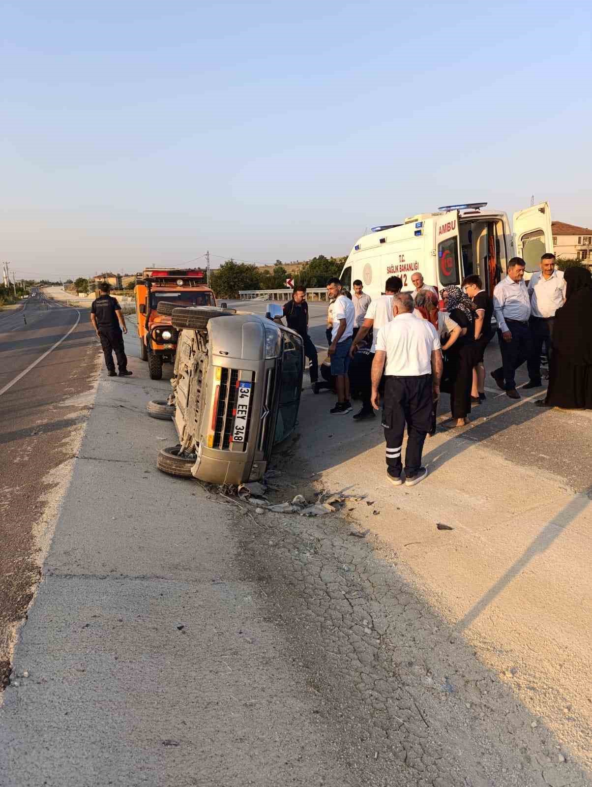 kastamonuda hafif ticari arac devrildi 3 yarali DybF6Ehr