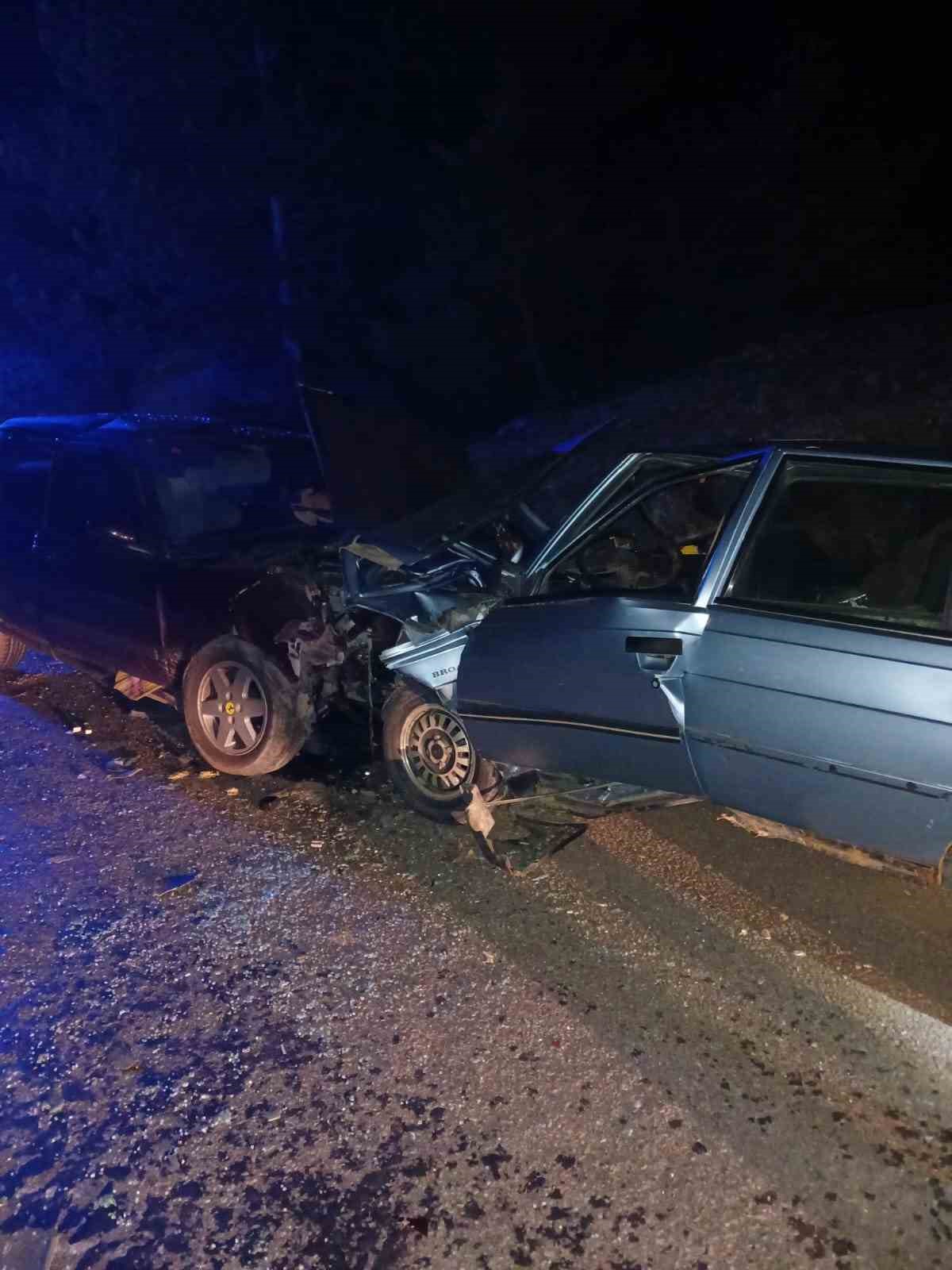kastamonuda iki otomobil kafa kafaya carpisti 3 yarali k5quX8zA