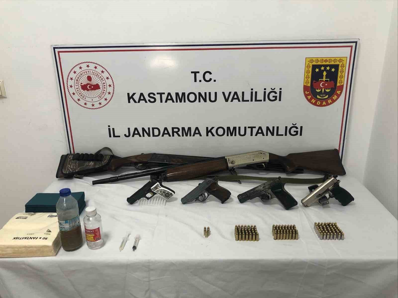 kastamonuda silah kacakcilarina yonelik jandarmadan operasyon 4 gozalti dmfHggVJ