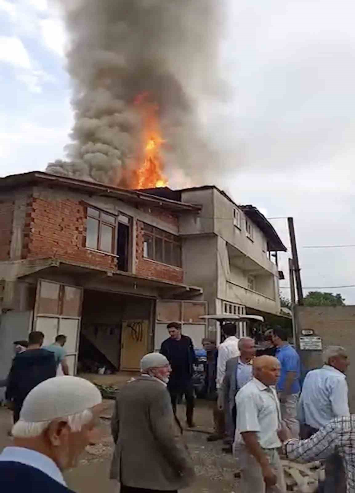 kastamonuda yildirim dusen evde yangin cikti vuWyfWYi