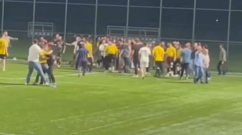 koyler arasi futbol maclarinda ortalik karisti yesil saha savas alanina dondu emnSQpsv