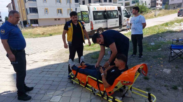 motosiklet ile hasta servis minibusu carpisti 1 yarali lU2yVGPE