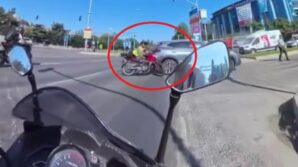 motosiklet ile suv aracin carpismasi kask kamerasinda J2hBGnug