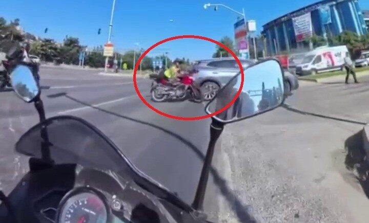 motosiklet ile suv aracin carpismasi kask kamerasinda J2hBGnug