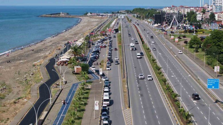 neredeyse 3 kisiye bir arac dusuyor c6TNycxq