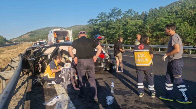 once kamyona sonra bariyere carpti 5 yarali IDK7WhWk