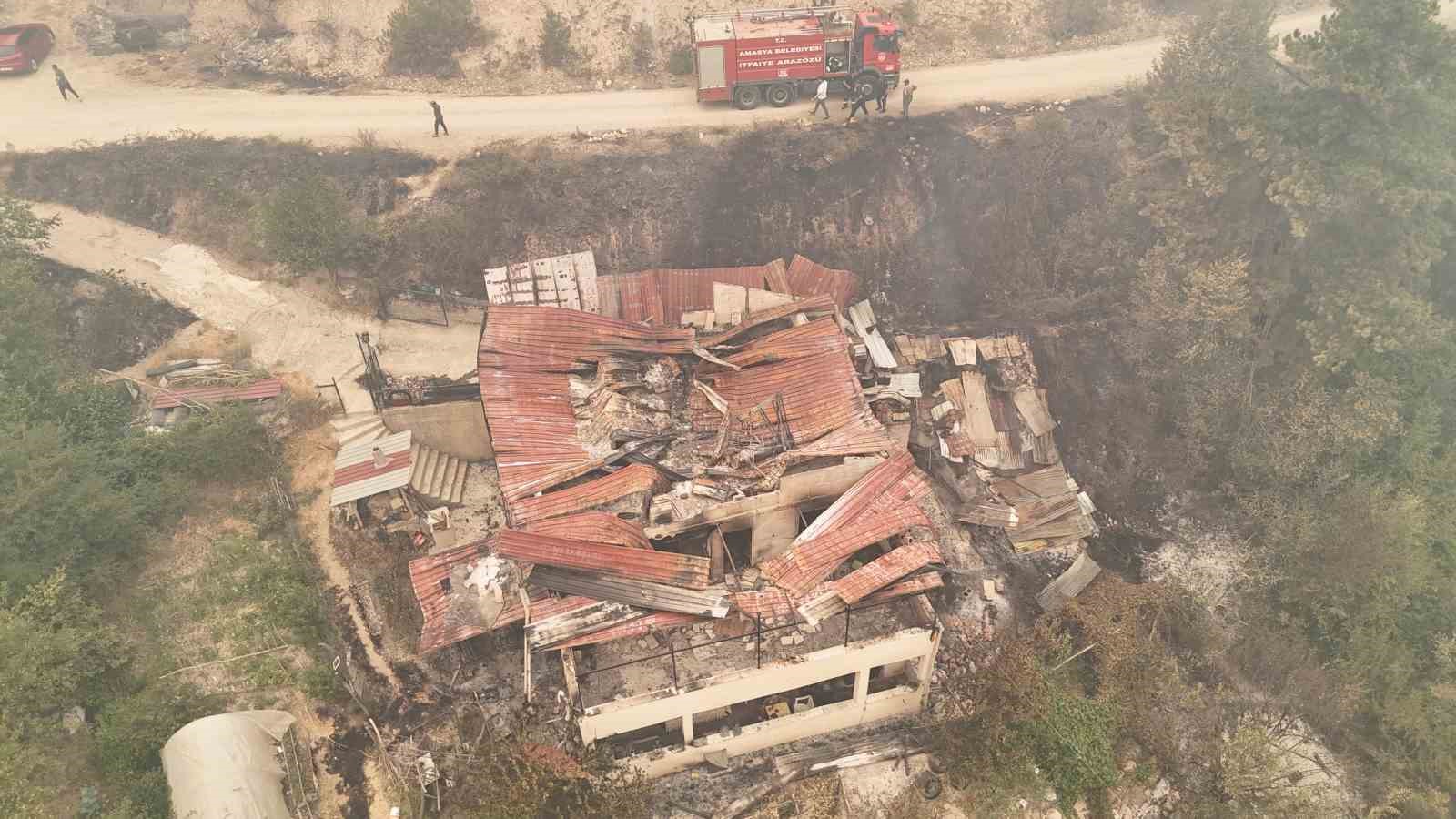 orman yangininda zarar goren koydeki evler dron ile goruntulendi 14W8rcp4