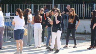 otel faciasindan esi ve cocuguyla birlikte kurtulan anne hayatta oldugumuz icin sukredemez haldeyiz 8qf6w7IK