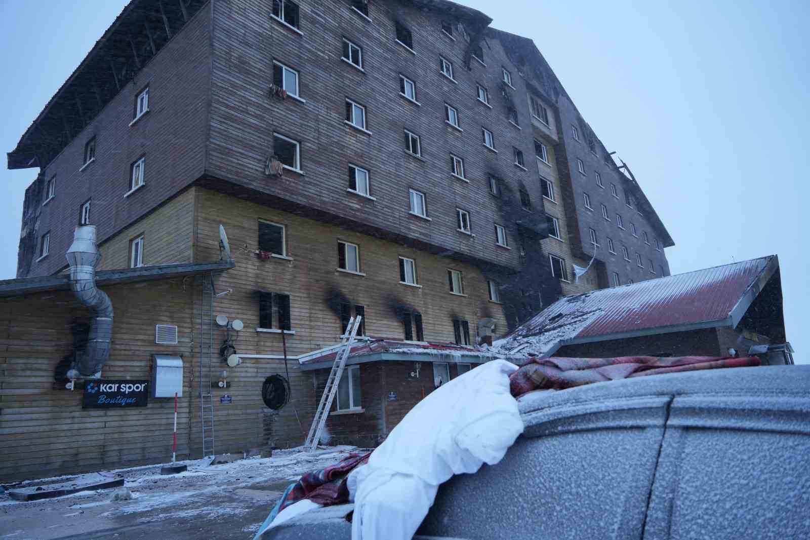 otel yangininda mahsur kalan 19 yasindaki kiz banyoda olumu bekledik QYp1sk3R