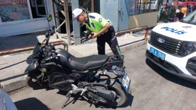 otomobil ile motosiklet carpisti 2 yarali yM2tHRMN