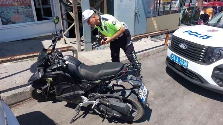 otomobil ile motosiklet carpisti 2 yarali yM2tHRMN