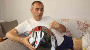 otomobille carpisan motosikletin surucusu havada takla atti beni kurtaran basimdaki kask oldu 2fFveGf2