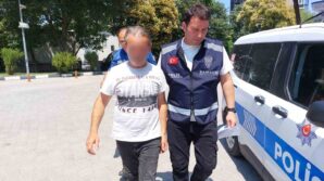 park halindeki otomobilin uzerine battaniye ortup atese verdi 1rh15DQk