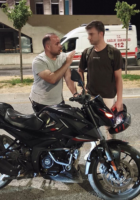 polis motosiklet surucusunu bu sozlerle uyardi q9y2Xzhz