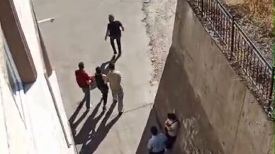 polise yakalanmamak icin girdigi bacada sikisti 5GLZUVuy