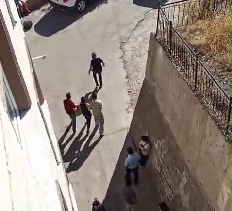 polise yakalanmamak icin girdigi bacada sikisti 5GLZUVuy