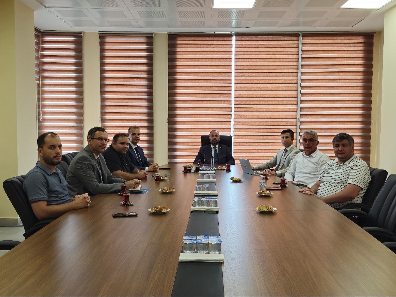 rektor akkaya universite ve sanayi is birligi toplantisina katildi HAH2nGgb