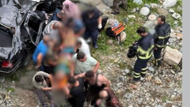 rizede iki arac carpisti 1 olu 8 yarali JcG2pvwm