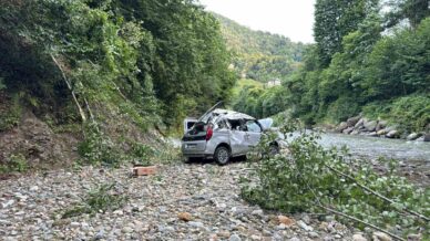 rizede kontrolden cikan hafif ticari arac dereye uctu 3uwQu3RY