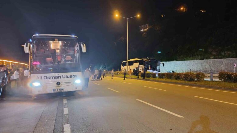 rizede yolcu otobusu kaza yapti iSXI52MX