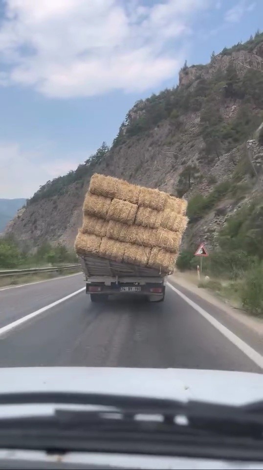 saman yuklu kamyonun tehlikeli yolculugu kamerada ildAZH6b