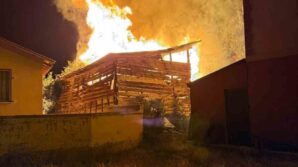 samanlikta cikan yangin 3 eve sicradi KMW9TtBL