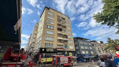 samsunda 9 katli binanin cati katinda yangin panigi AzwBxsAn