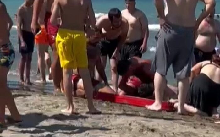 samsunda denizde bogulma tehlikesi geciren genc hastanelik oldu NqNZZKNU