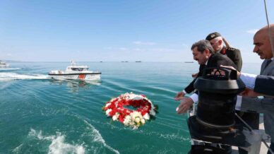 samsunda kabotaj bayrami denize celenk birakilarak kutlandi I7PUkSCI