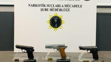 samsunda silah ve uyusturucu ele gecirildi 2 gozalti 4nVivi26