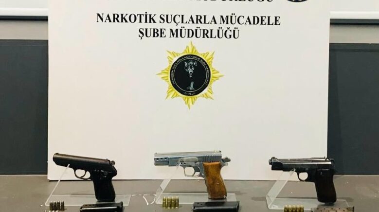 samsunda silah ve uyusturucu ele gecirildi 2 gozalti 4nVivi26