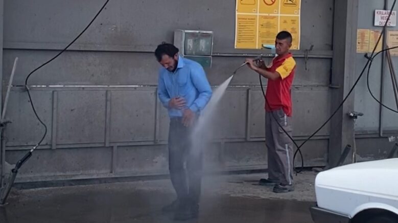 sicaktan bulanan tokatli oto yikamacida tazyikli suyla serinledi J62bXmWj