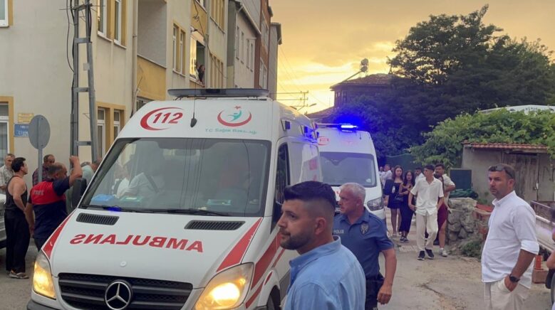 sinopta trafikte bicakli kavga 1 olu lTjrwYvS